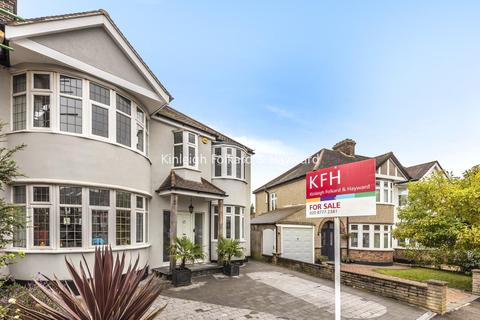 3 Boleyn Gardens, West Wickham, BR4 9NG