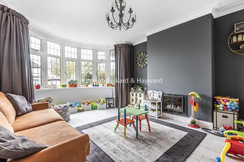 3 Boleyn Gardens, West Wickham, BR4 9NG