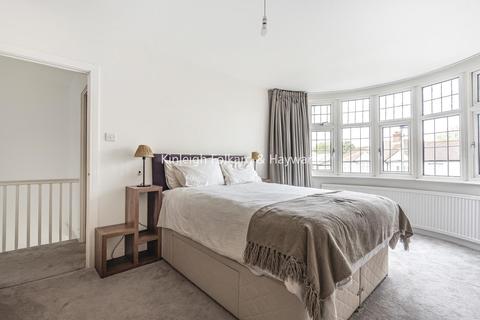 3 Boleyn Gardens, West Wickham, BR4 9NG