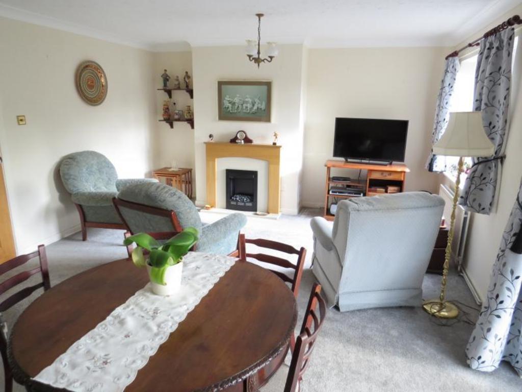 Lounge/Dining Room