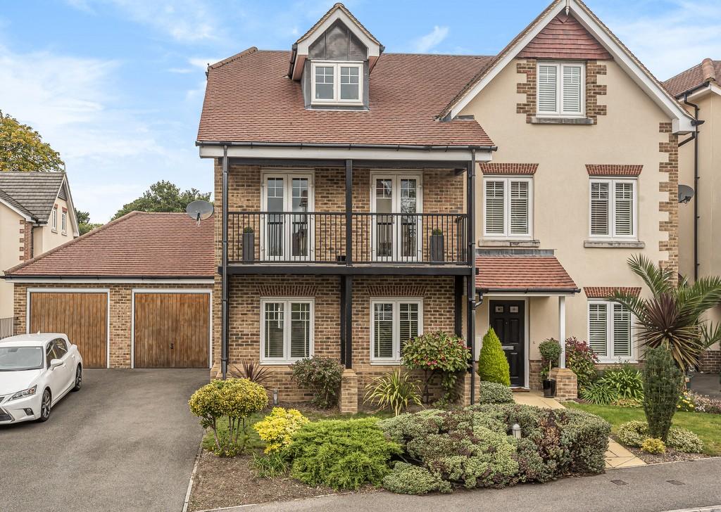 Halcyon Close, Oxshott, KT22 4 bed semidetached house £699,995