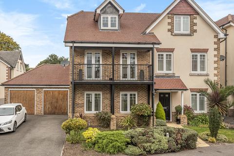 15 Halcyon Close, Oxshott, Leatherhead, KT22 0HA