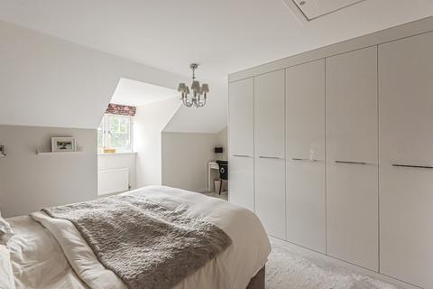 15 Halcyon Close, Oxshott, Leatherhead, KT22 0HA