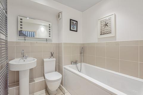 15 Halcyon Close, Oxshott, Leatherhead, KT22 0HA