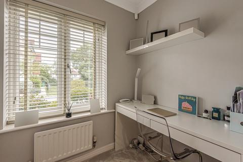 15 Halcyon Close, Oxshott, Leatherhead, KT22 0HA