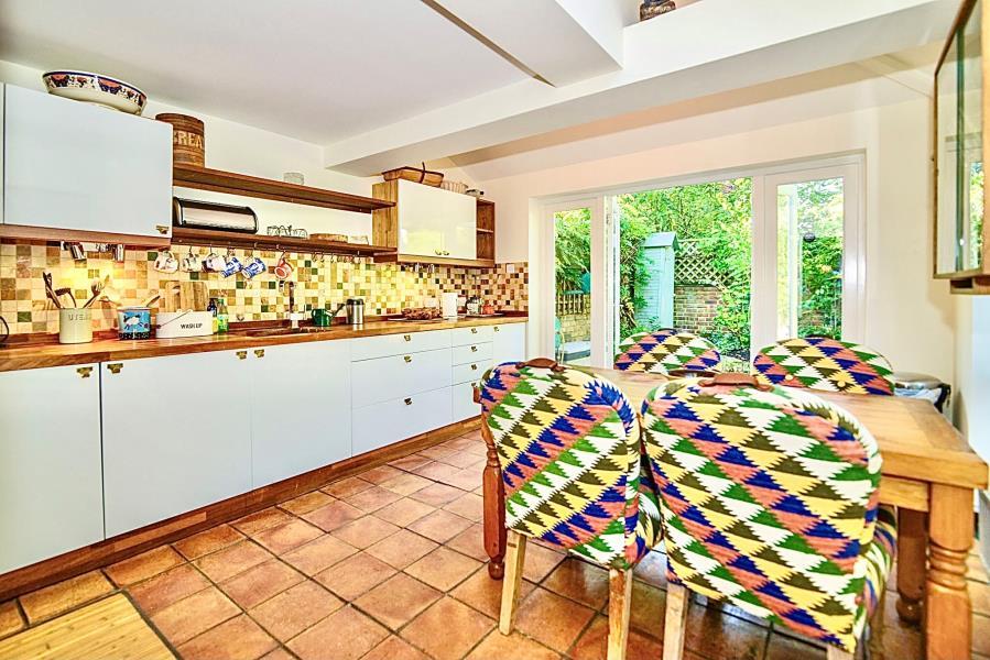 First Cross Road, Twickenham, TW2 2 bed semidetached house £799,950