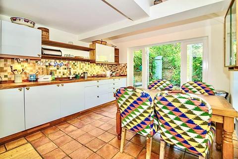 8a First Cross Road, Twickenham, TW2 5QA