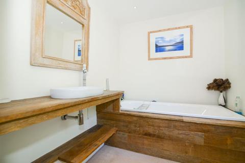 8a First Cross Road, Twickenham, TW2 5QA