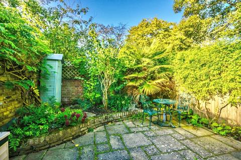 8a First Cross Road, Twickenham, TW2 5QA