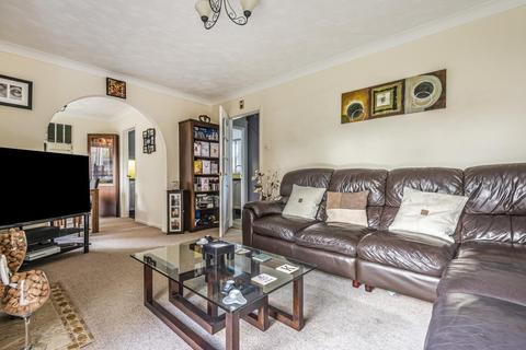 146 Blakes Avenue, Witney, OX28 3UD