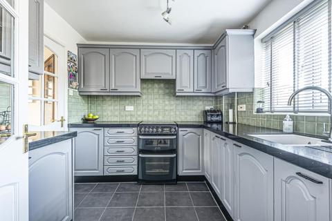 146 Blakes Avenue, Witney, OX28 3UD
