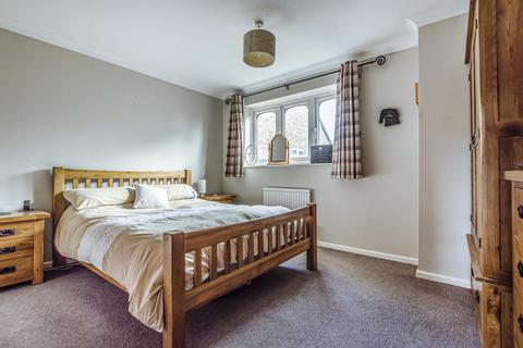 146 Blakes Avenue, Witney, OX28 3UD