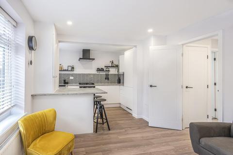 32 Ashdown Way, London, SW17 7TH