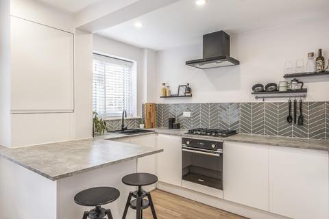 32 Ashdown Way, London, SW17 7TH