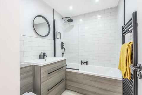 32 Ashdown Way, London, SW17 7TH