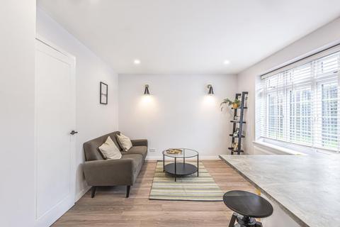 32 Ashdown Way, London, SW17 7TH