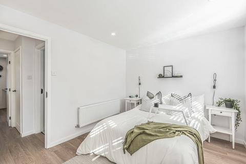 32 Ashdown Way, London, SW17 7TH