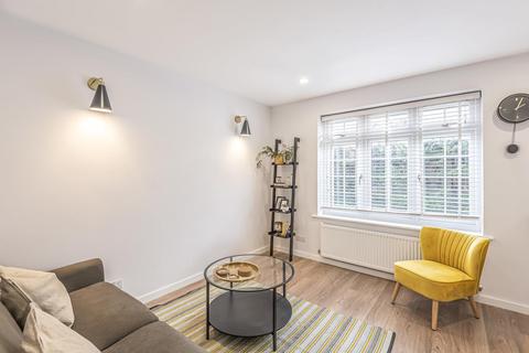 32 Ashdown Way, London, SW17 7TH