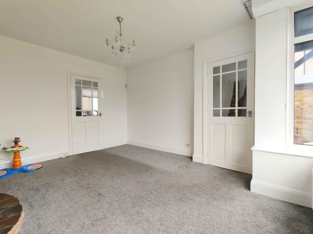 83 Paddock Lane, Halifax HX2 0NT 2 bed semidetached house £129,950