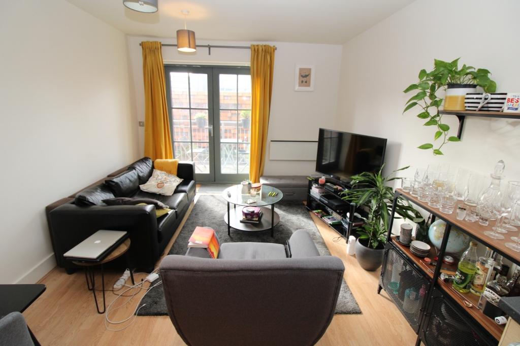 Home 2, 35 Chapeltown Street, 2 bed apartment £895 pcm (£207 pw)