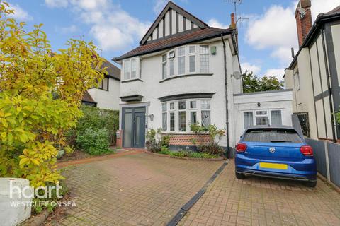 32 Arundel Gardens, Westcliff-on-sea, SS0 0BJ