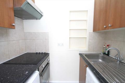 Studio to rent, Burlington Road, New Malden