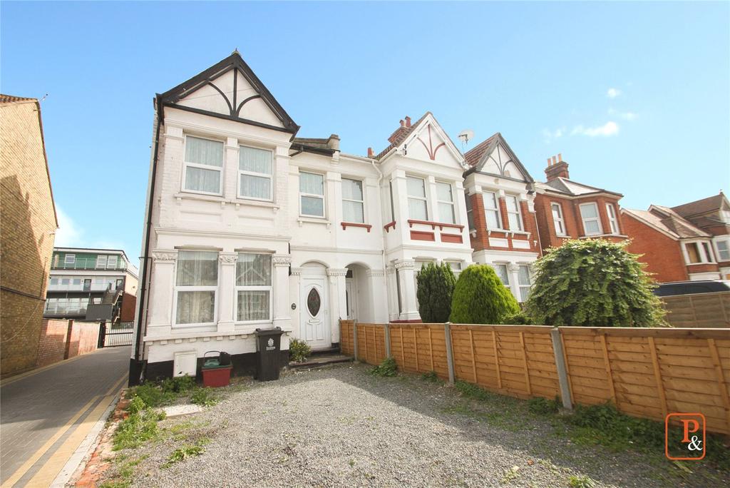 Ellis Road, ClactonOnSea, Essex, CO15 2 bed end of terrace house £