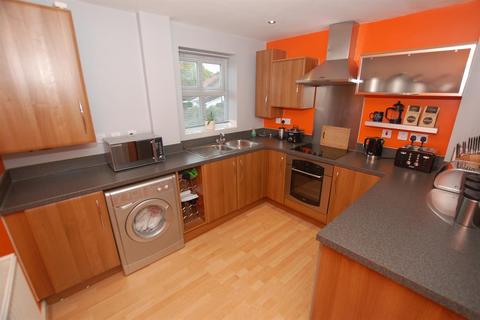 5 Crownoakes Drive, Wordsley, Stourbridge, DY8 5SQ