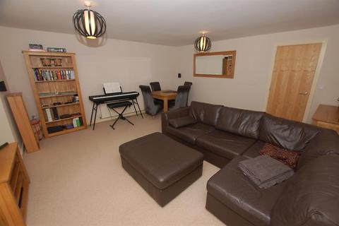 5 Crownoakes Drive, Wordsley, Stourbridge, DY8 5SQ