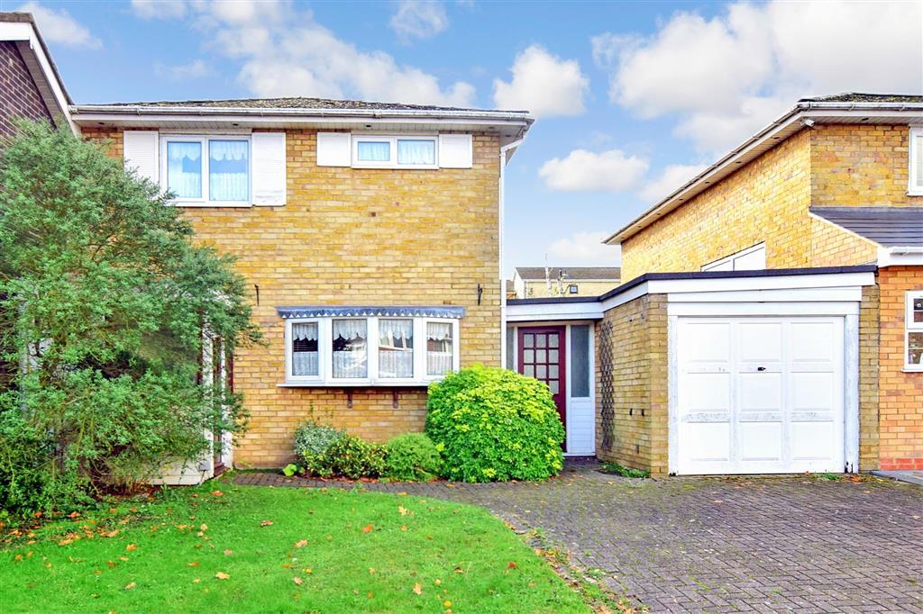 The Knares, Basildon, Essex 3 bed detached house