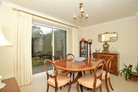 11 Deepdene, Haslemere, GU27 1RE