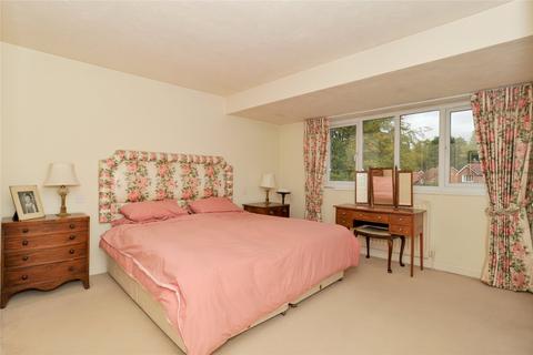 11 Deepdene, Haslemere, GU27 1RE