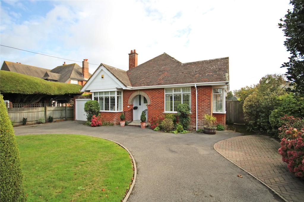 Barton Court Avenue, Barton on Sea, New Milton, BH25 3 bed bungalow £