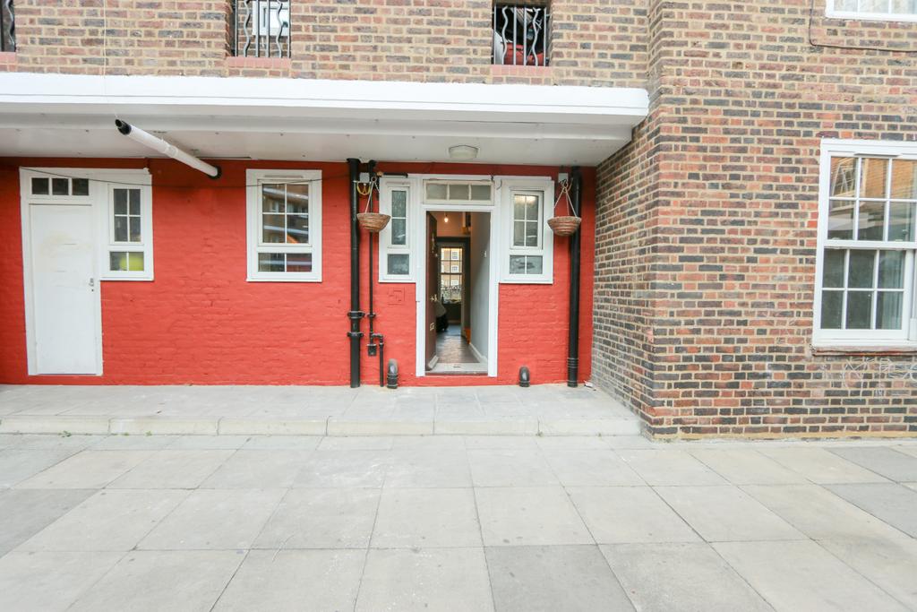 Four Bedroom Two Bathroom Flat Off Old Kent Road