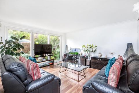 10 Gonston Close, London, SW19 5PU