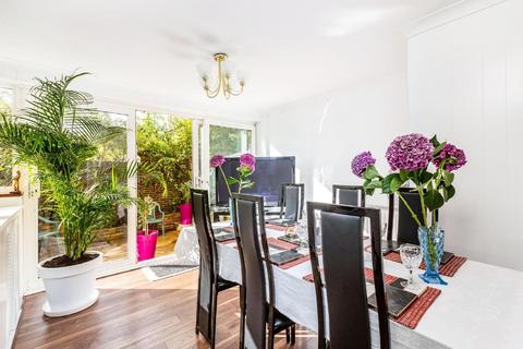 10 Gonston Close, London, SW19 5PU