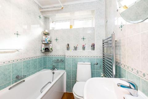 10 Gonston Close, London, SW19 5PU
