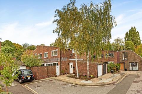 10 Gonston Close, London, SW19 5PU