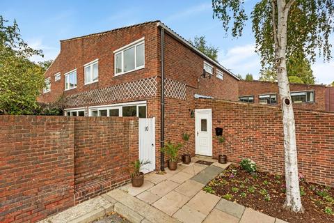 10 Gonston Close, London, SW19 5PU