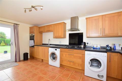 5 Joyes Close, Whitfield, Dover, CT16 3LS