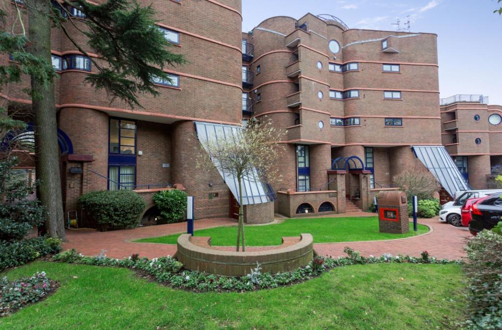 St-regis-heights-firecrest-drive-hampstead-nw3-2