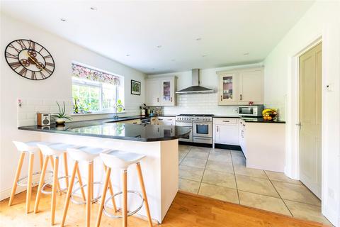 21 Deepdene Vale, Dorking, RH4 1NJ