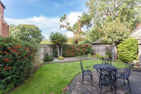 1 Friars Gate Close, Woodford Green, IG8 0SG