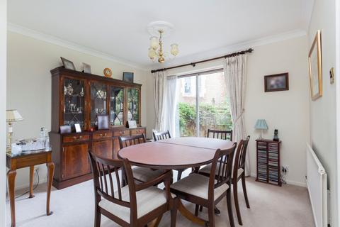 1 Friars Gate Close, Woodford Green, IG8 0SG