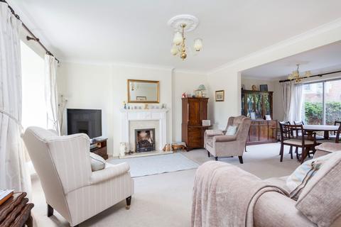 1 Friars Gate Close, Woodford Green, IG8 0SG