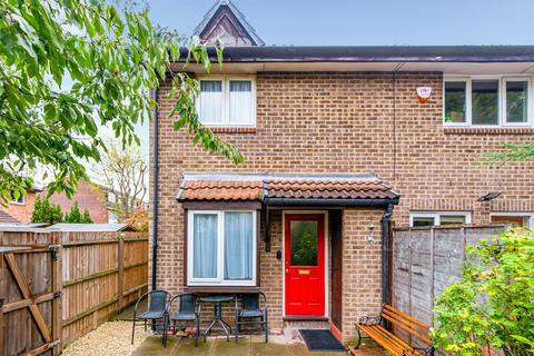 34 Sutherland Drive, London, SW19 2UJ
