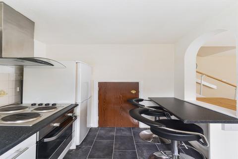 34 Sutherland Drive, London, SW19 2UJ