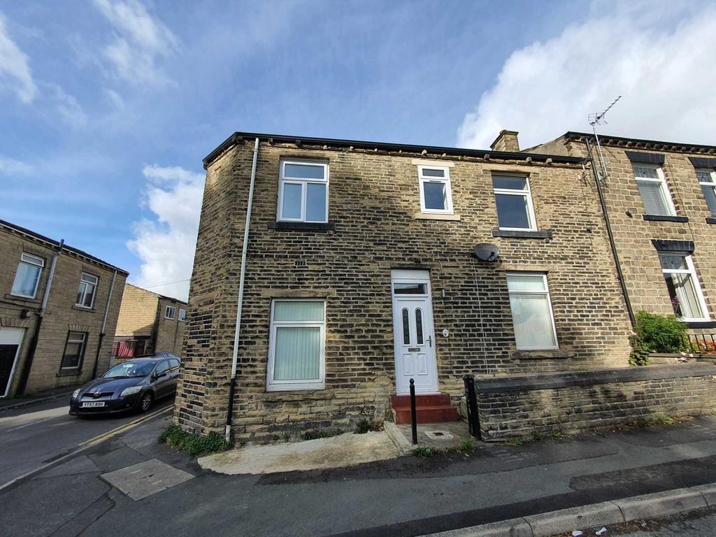 Cemetery Road, Heckmondwike 4 bed end of terrace house £700 pcm (£162 pw)