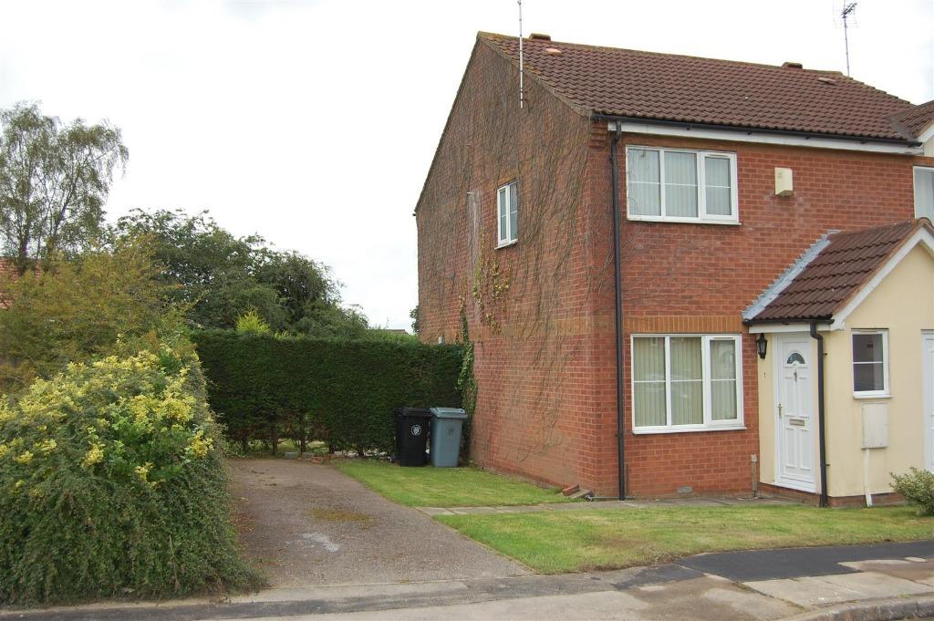 Campbell Close, Grantham, Grantham, NG31 2 bed semidetached house £