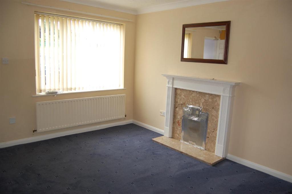 Campbell Close, Grantham, Grantham, NG31 2 bed semidetached house £
